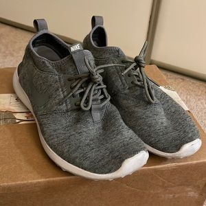 Nike Grey Athletic shoes Size 8.5